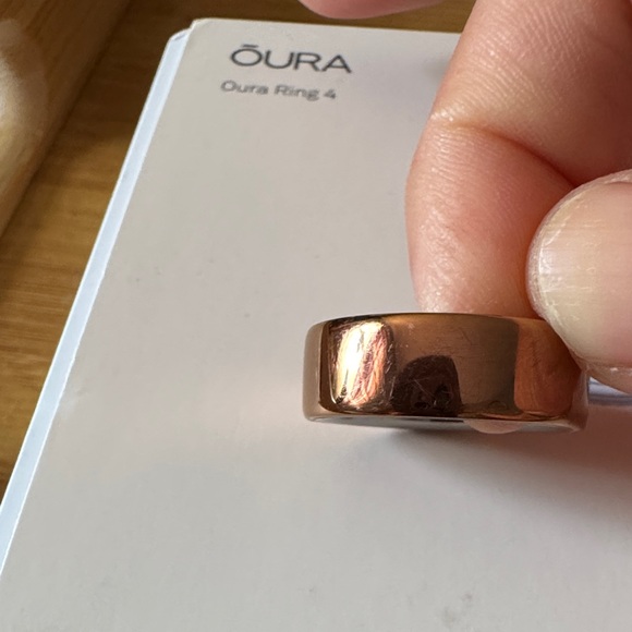 Oura Ring 4 in Rose Gold - Picture 3 of 4